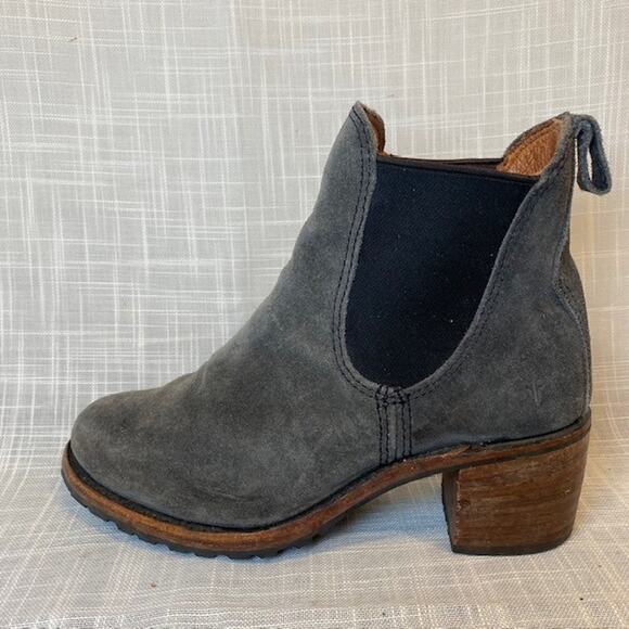 Frye Sabrina Chelsea Suede Heeled Boots Womens Gray ]Pull On Bootie 7.5 M - Picture 1 of 8